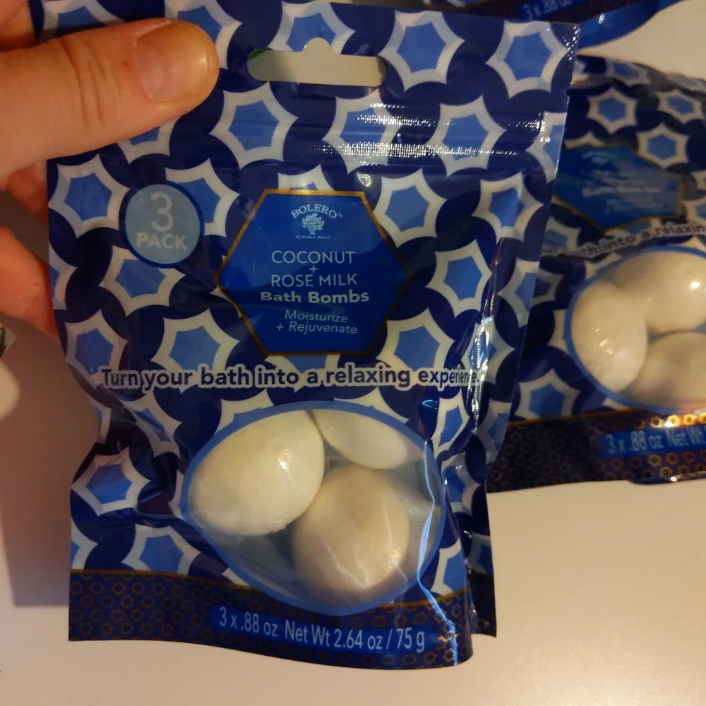 9 PKG BOLERO OF BEVERLY HILLS BATH BOMBS